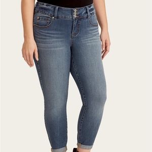 Torrid NWT Size 18 CROP JEGGING - ULTIMATE STRETCH